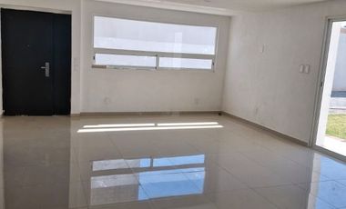 Casa en venta en San Jorge Pueblo Nuevo, atrás de la UVM campus Toluca 5 min de Galerías y Metepec centro, salida rápida  avenida Tecnológico