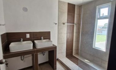 Casa en venta en San Jorge Pueblo Nuevo, atrás de la UVM campus Toluca 5 min de Galerías y Metepec centro, salida rápida  avenida Tecnológico