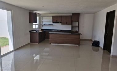 Casa en venta en San Jorge Pueblo Nuevo, atrás de la UVM campus Toluca 5 min de Galerías y Metepec centro, salida rápida  avenida Tecnológico