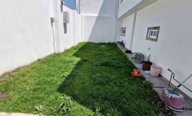 Casa en venta en San Jorge Pueblo Nuevo junto a UVM Toluca  5 min de galerías y centro de Metepec. Condominio de 2 casas.
