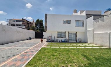 Casa en venta en San Jorge Pueblo Nuevo junto a UVM Toluca  5 min de galerías y centro de Metepec. Condominio de 2 casas.