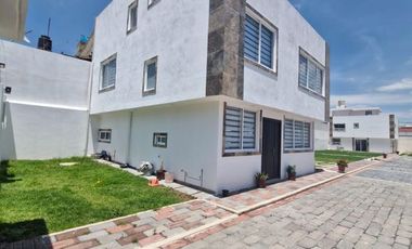 Casa en venta en San Jorge Pueblo Nuevo junto a UVM Toluca  5 min de galerías y centro de Metepec. Condominio de 2 casas.
