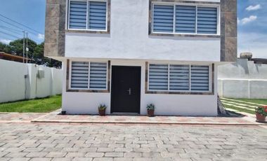 Casa en venta en San Jorge Pueblo Nuevo junto a UVM Toluca  5 min de galerías y centro de Metepec. Condominio de 2 casas.