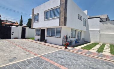 Casa en venta en San Jorge Pueblo Nuevo junto a UVM Toluca  5 min de galerías y centro de Metepec. Condominio de 2 casas.
