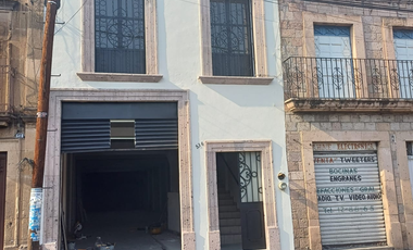 Edificio con local y oficinas en renta en el Centro Histórico