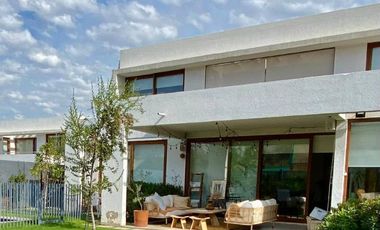 MARAVILLOSA CASA MEDITERRÁNEA EN CONDOMINIO