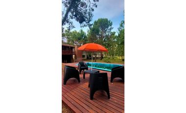 Chalet en venta en Cariló con Pileta 4 dormitorios, Gas natural