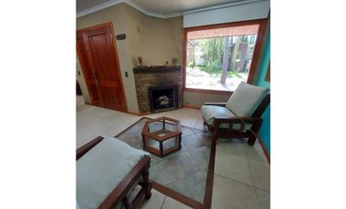 Chalet en venta en Cariló con Pileta 4 dormitorios, Gas natural