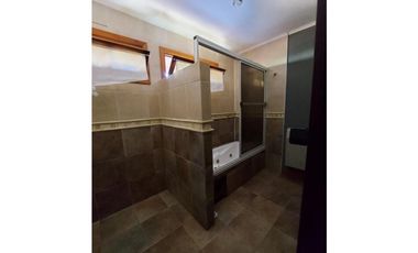 Chalet en venta en Cariló con Pileta 4 dormitorios, Gas natural