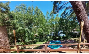Chalet en venta en Cariló con Pileta 4 dormitorios, Gas natural