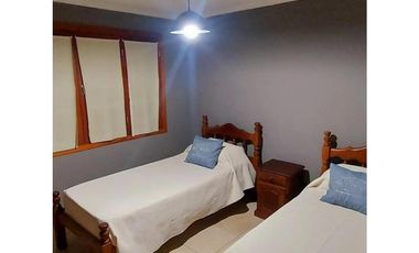 Chalet en venta en Cariló con Pileta 4 dormitorios, Gas natural