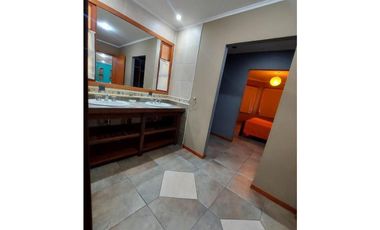 Chalet en venta en Cariló con Pileta 4 dormitorios, Gas natural
