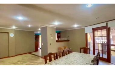 Chalet en venta en Cariló con Pileta 4 dormitorios, Gas natural