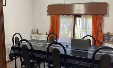 Oportunidad casa de 5 ambientes con cochera