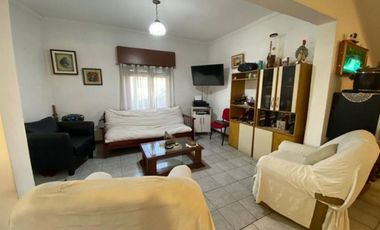 Oportunidad casa de 5 ambientes con cochera