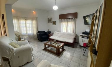 Oportunidad casa de 5 ambientes con cochera