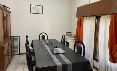Oportunidad casa de 5 ambientes con cochera
