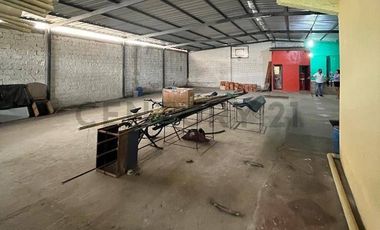 VENTA DE CASA RENTERA CON GALPON DIAGONAL AL HOSPITAL DE JIPIJAPA