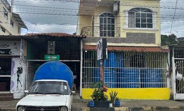 VENTA DE CASA RENTERA CON GALPON DIAGONAL AL HOSPITAL DE JIPIJAPA