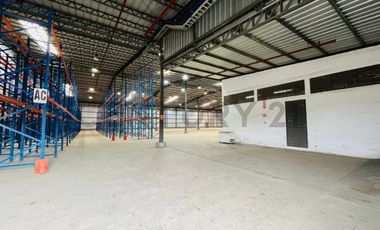 BODEGA EN ALQUILER EN COMPLEJO PRIVADO CON SEGURIDAD ARMADA 24/7 (EliA)