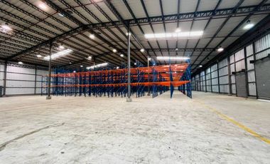 BODEGA EN ALQUILER EN COMPLEJO PRIVADO CON SEGURIDAD ARMADA 24/7 (EliA)