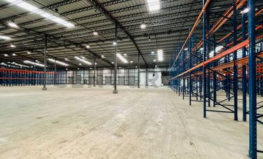 BODEGA EN ALQUILER EN COMPLEJO PRIVADO CON SEGURIDAD ARMADA 24/7 (EliA)