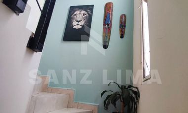 Residencial Puerta de Piedra: Moderna casa en excelentes condiciones.