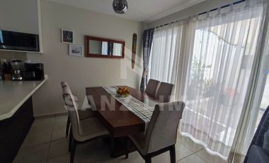 Residencial Puerta de Piedra: Moderna casa en excelentes condiciones.