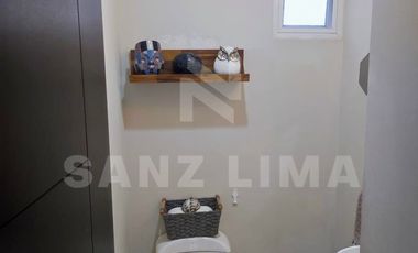 Residencial Puerta de Piedra: Moderna casa en excelentes condiciones.