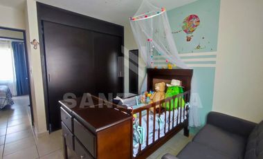 Residencial Puerta de Piedra: Moderna casa en excelentes condiciones.