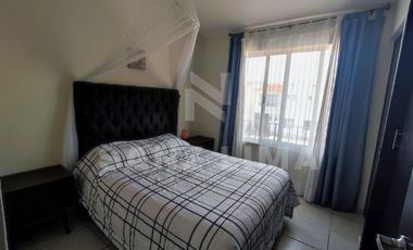 Residencial Puerta de Piedra: Moderna casa en excelentes condiciones.