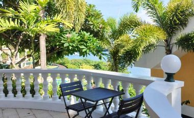Pool Side Studio, embedded in the finest residential service object