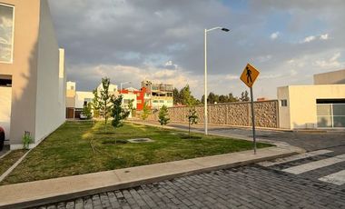 Casas Nuevas en venta en Jorge Jiménez Cantú cerca de la estación Pino Suarez del tren interurbano, pabellón Metepec, plaza las Américas, Galerías