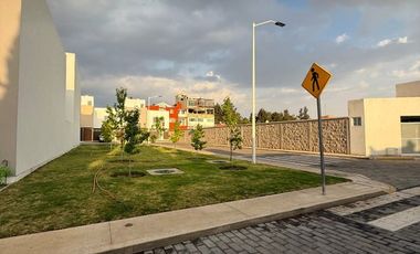 Casas Nuevas en venta en Jorge Jiménez Cantú cerca de la estación Pino Suarez del tren interurbano, pabellón Metepec, plaza las Américas, Galerías