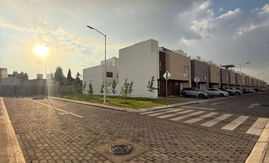 Casas Nuevas en venta en Jorge Jiménez Cantú cerca de la estación Pino Suarez del tren interurbano, pabellón Metepec, plaza las Américas, Galerías