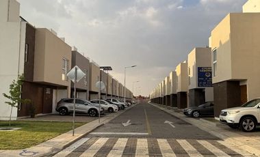 Casas Nuevas en venta en Jorge Jiménez Cantú cerca de la estación Pino Suarez del tren interurbano, pabellón Metepec, plaza las Américas, Galerías