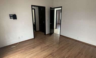 Casa amplia en un entorno seguro y comodo