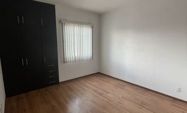 Casa amplia en un entorno seguro y comodo