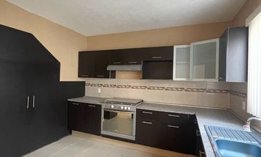 Casa amplia en un entorno seguro y comodo