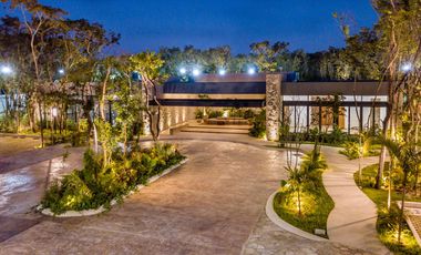 Lote a la venta en Playa del Carmen  con alberca, gym