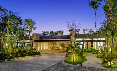 Lote a la venta en Playa del Carmen  con alberca, gym