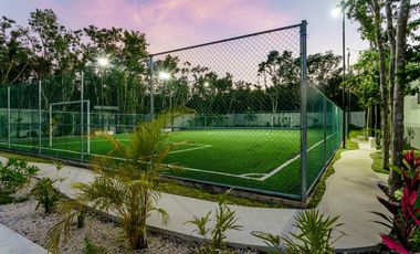 Lote a la venta en Playa del Carmen  con alberca, gym