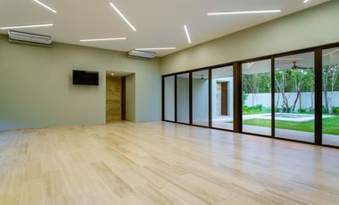 Lote a la venta en Playa del Carmen  con alberca, gym