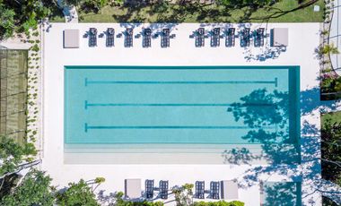 Lote a la venta en Playa del Carmen  con alberca, gym