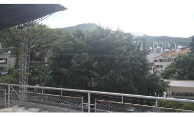 SE ALQUILA CASA CALI NORTE USO MIXTO GRANDE PARA CLINICA