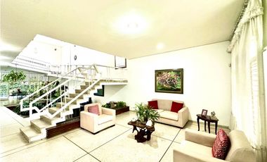 SE ALQUILA CASA CALI NORTE USO MIXTO GRANDE PARA CLINICA