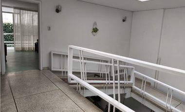 SE ALQUILA CASA CALI NORTE USO MIXTO GRANDE PARA CLINICA