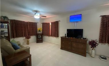 HOWARD / 1305 M2 / 4 HABITACION + SERVICIO / TERRAZA / BOHIO / JARDIN