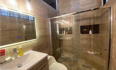 HOWARD / 1305 M2 / 4 HABITACION + SERVICIO / TERRAZA / BOHIO / JARDIN