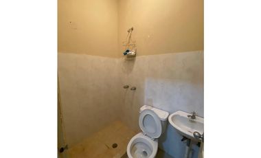 HOWARD / 1305 M2 / 4 HABITACION + SERVICIO / TERRAZA / BOHIO / JARDIN